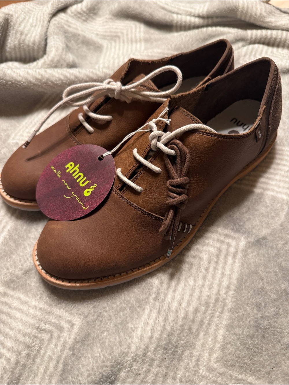 Ahnu EmeryBrown Leather Lace-Up Casual Oxfords with White Laces